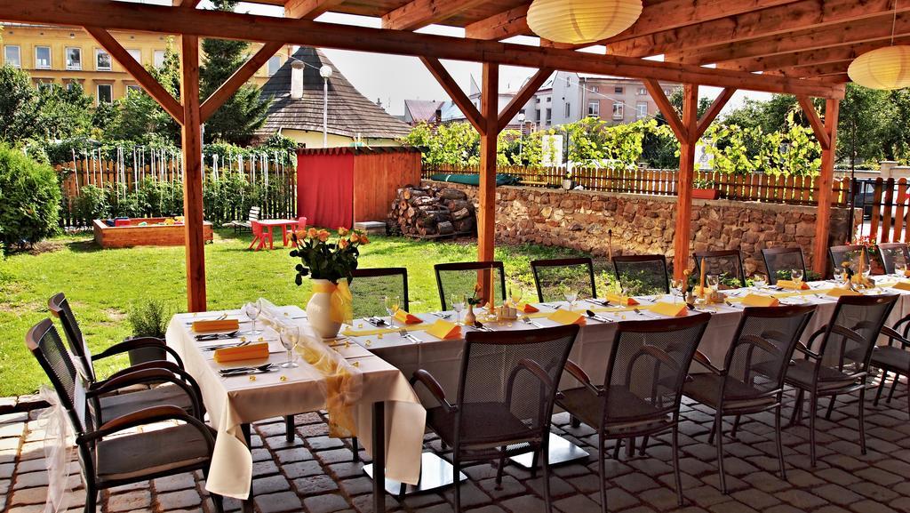 Excalibur Penzion A Restaurace Moravská Třebová Extérieur photo