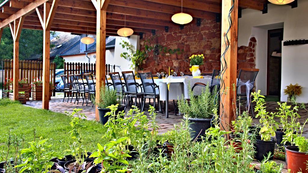 Excalibur Penzion A Restaurace Moravská Třebová Extérieur photo