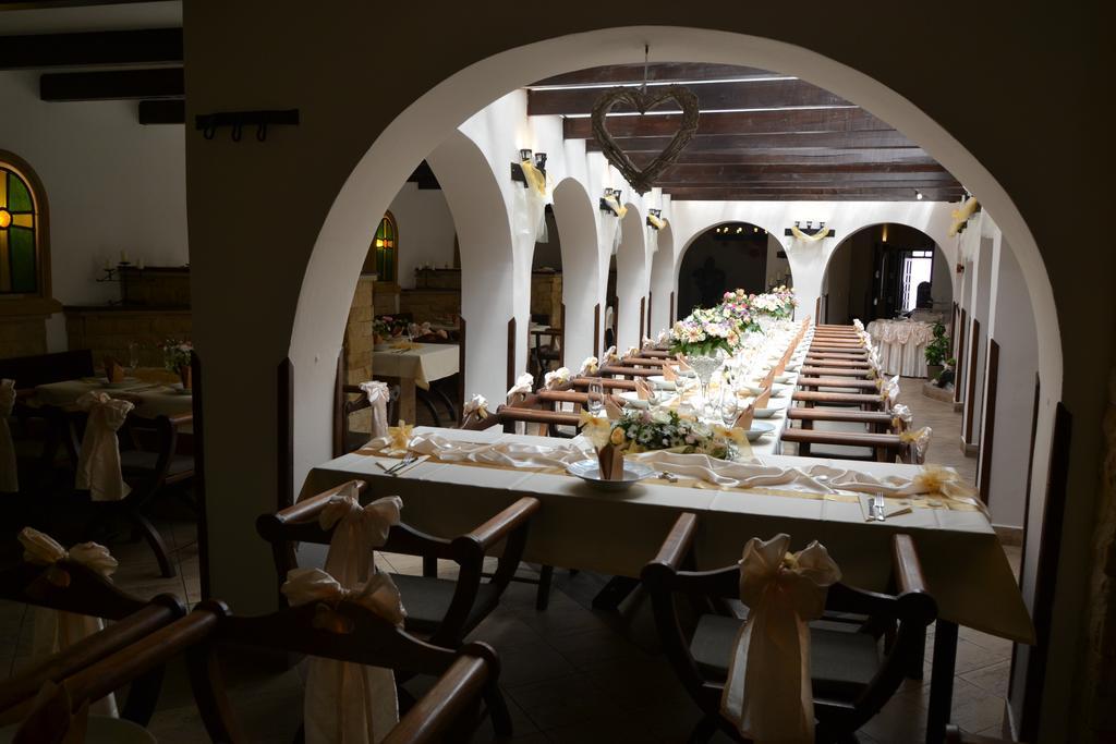 Excalibur Penzion A Restaurace Moravská Třebová Extérieur photo