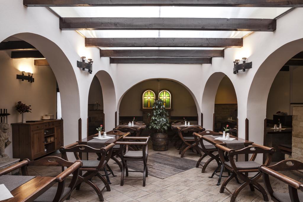 Excalibur Penzion A Restaurace Moravská Třebová Extérieur photo