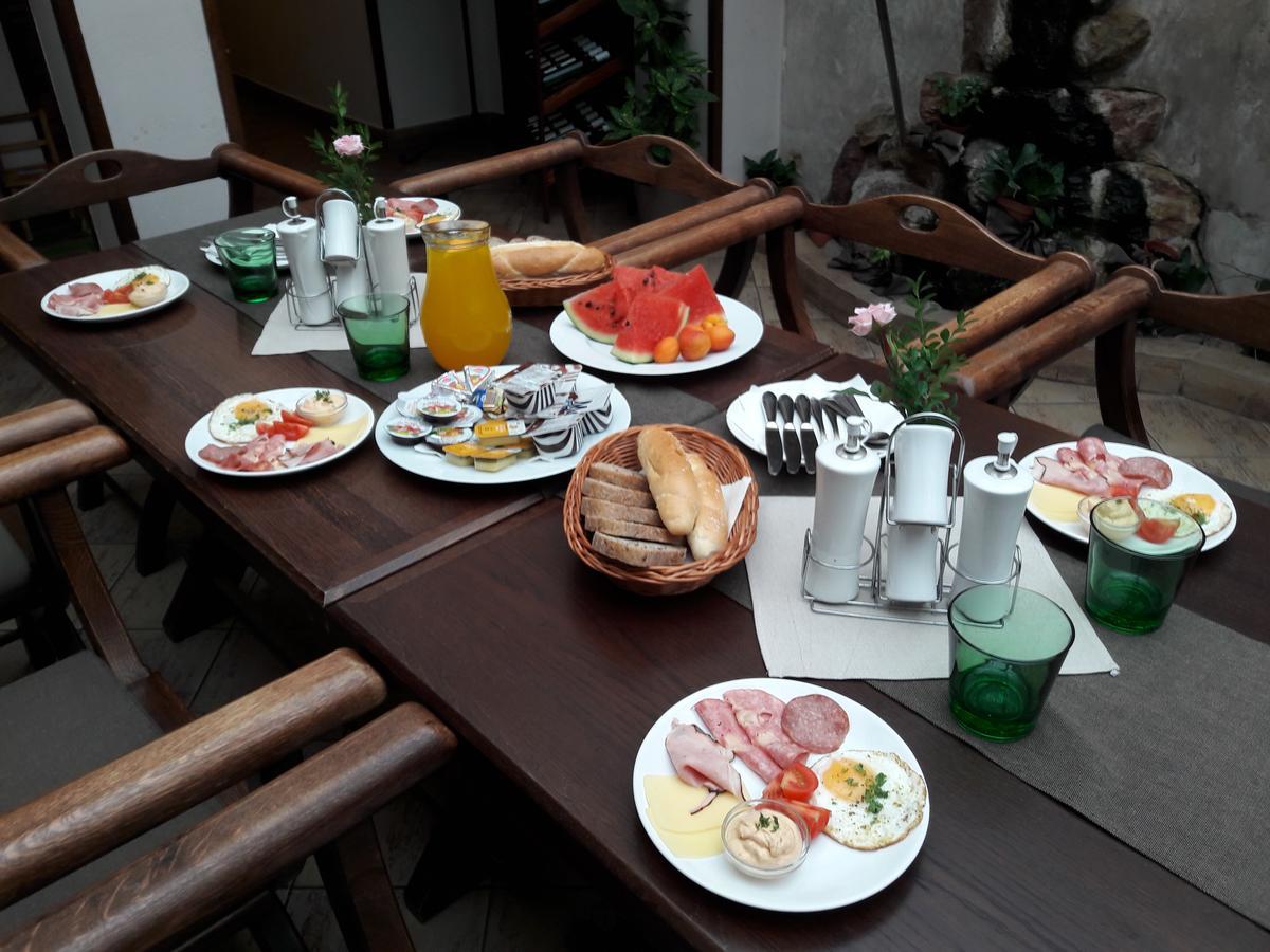 Excalibur Penzion A Restaurace Moravská Třebová Extérieur photo